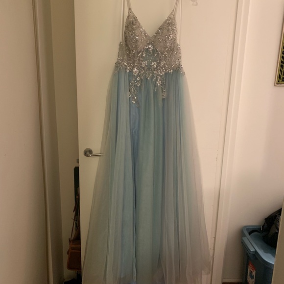 Beautiful formal blue dress with amazing bead detailing - Picture 5 of 6
